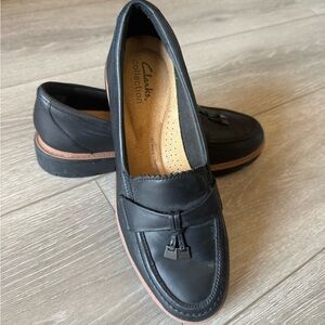 Clarks Women’s Black Loafers with Brown Trim